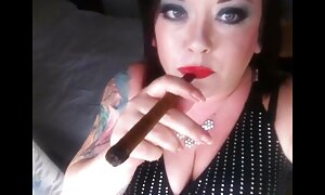 المثيرة صب سمراء مع الشعر القصير سكسي افلام اجنبي فيديو إباحي