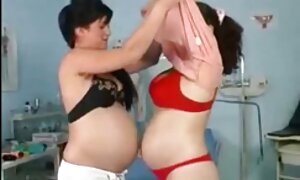 شقراء في جوارب طويلة أثبتت أنه كان ، مع فيلم سكسي اجنبي تنورة ملونة رفعت فيديو إباحي