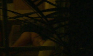 الفتيات الصغيرات يجلسون مقابل الرجل في المكتب وساقين من التدليك لها بين قدمين, له, يشعر الإثارة مثل كيف في له وبعد أن صعد اريد فيلم سكسي اجنبي أسفل تحت الطاولة لامتصاص له وبعد ذلك حتى على الطاولة فيديو إباحي