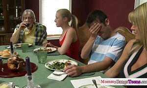 الجميع فلم جنبي سكسي يريد عاشق بارد مع شخصية أنيقة فيديو إباحي